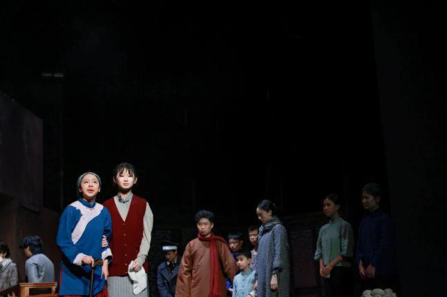 中学生版《四世同堂》在重庆大剧院上演