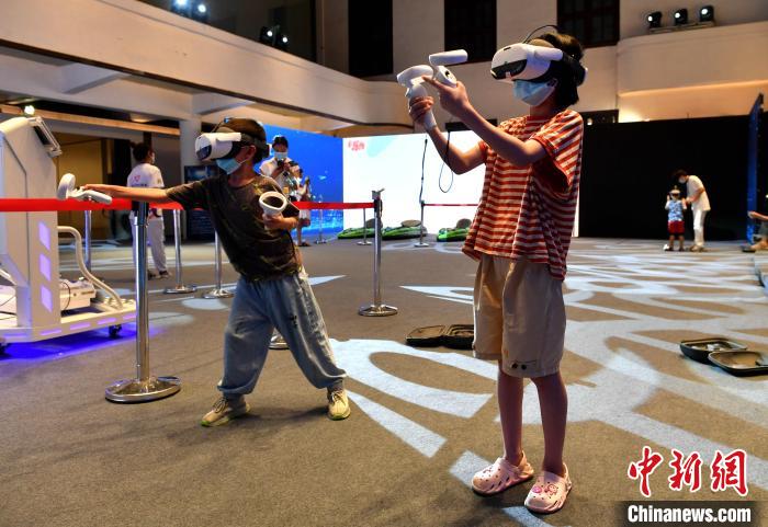 福州:沉浸式数字电竞互动馆吸引市民体验