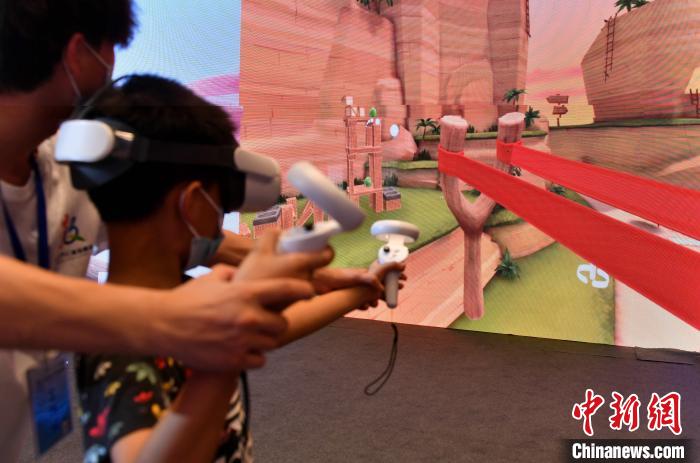 福州:沉浸式数字电竞互动馆吸引市民体验