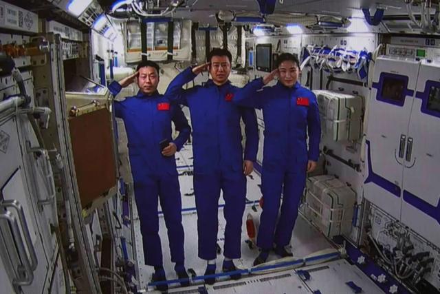 首次！中国航天员实现了