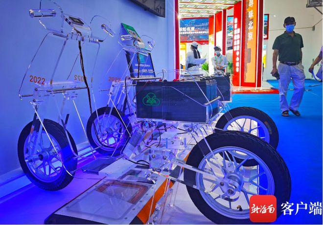 消博镜距离 海南本土企业推出无线充电电动自行车