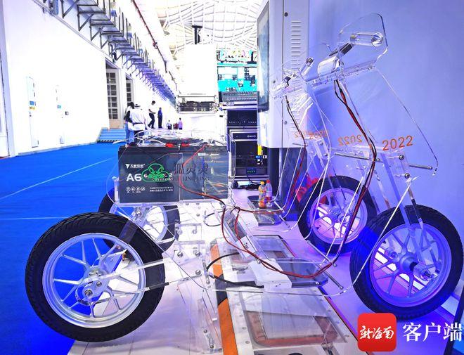 消博镜距离 海南本土企业推出无线充电电动自行车