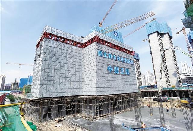 西北地区首台“智能集成住宅造楼机”在兰投运