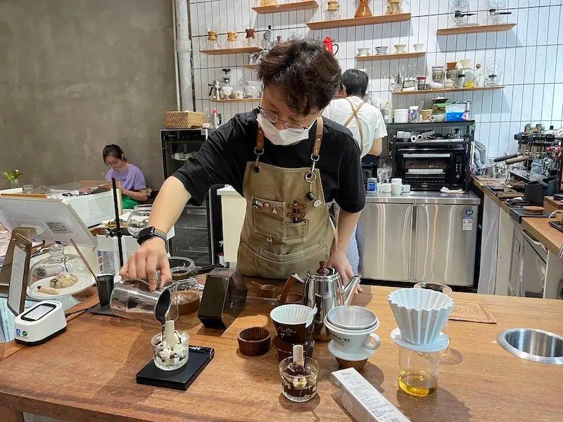 记者亲测：钟薛高开始做咖啡？雪糕赛道从内卷到跨界“双打”