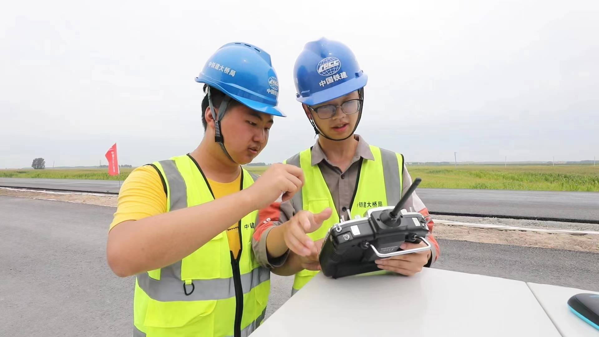 吉林省首个无人智能测绘划线机器人场地试验启动