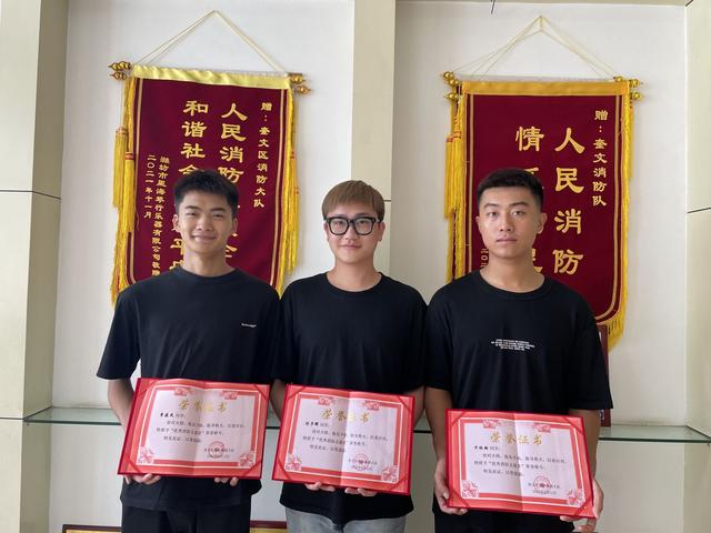 潍坊：三名“准大学生”教科书式参与救火