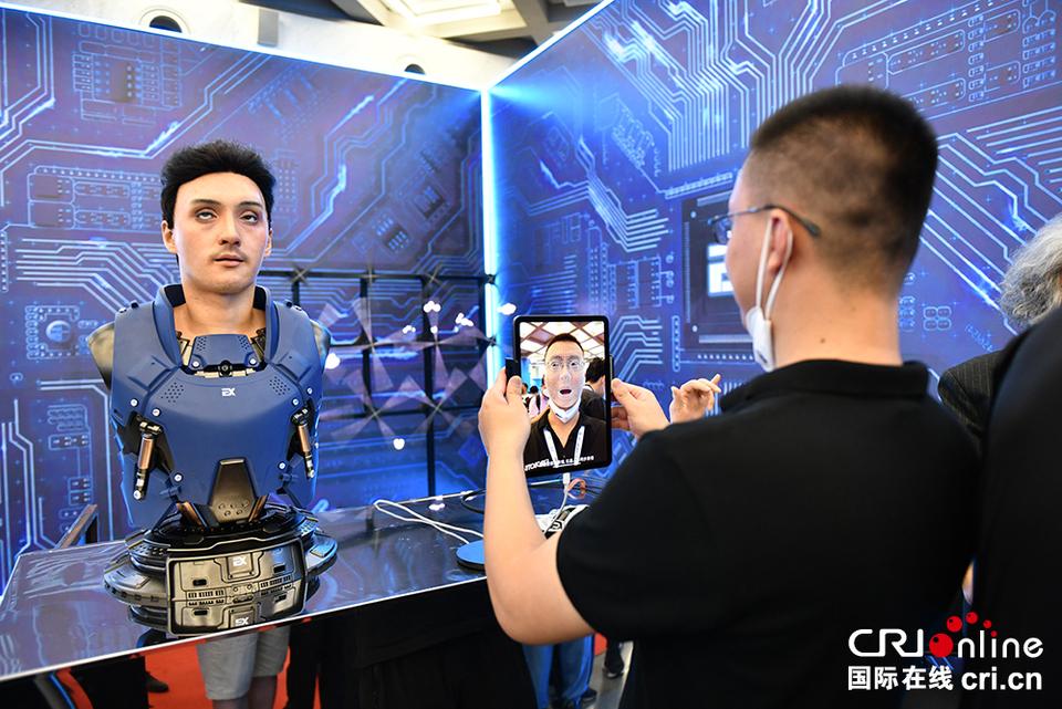 2022世界机器人大会开幕 500余款“高精尖”机器人同场“炫技”