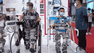 新华全媒+丨探访“机器人+智慧医疗”专题展区