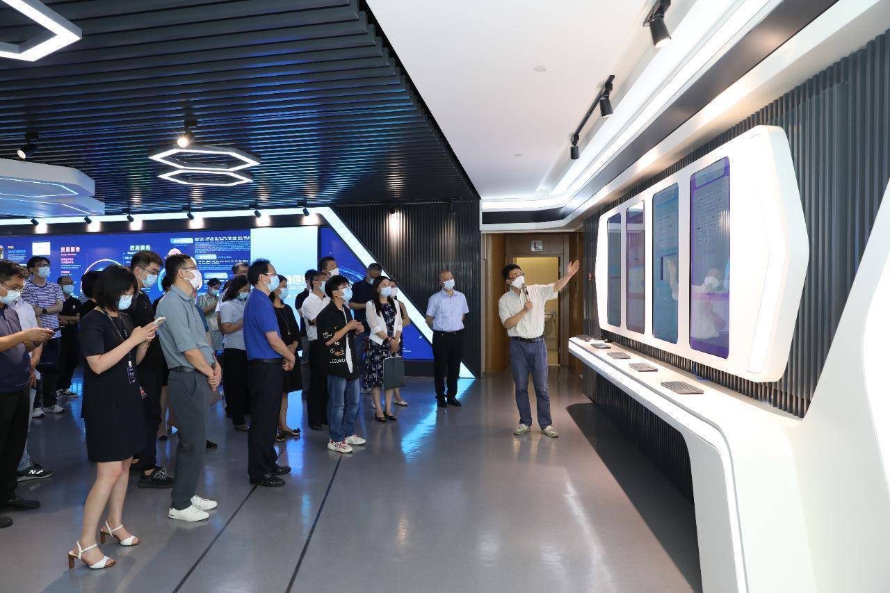 上海市经信系统工会举办AI+创新工作室主题活动