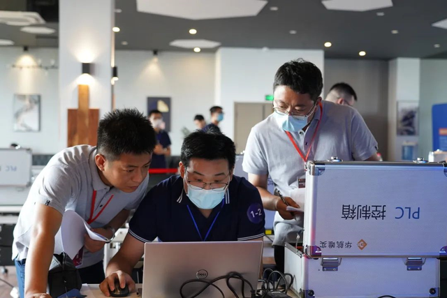 浙江省工业机器人虚拟仿真职工职业技能竞赛开赛