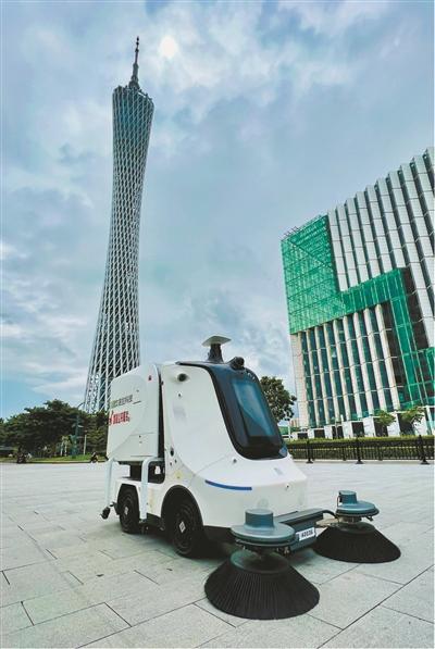 环卫机器人“入职”广州塔
