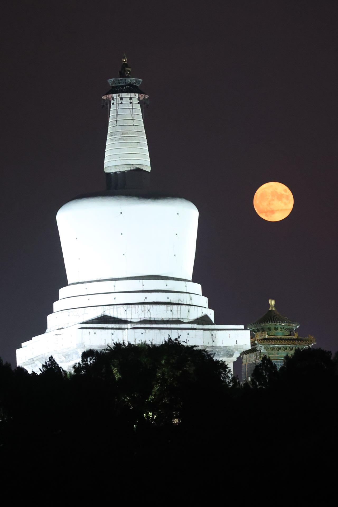 “海”上升明月!中秋夜,在北海公园看月亮爬上来,美图来了