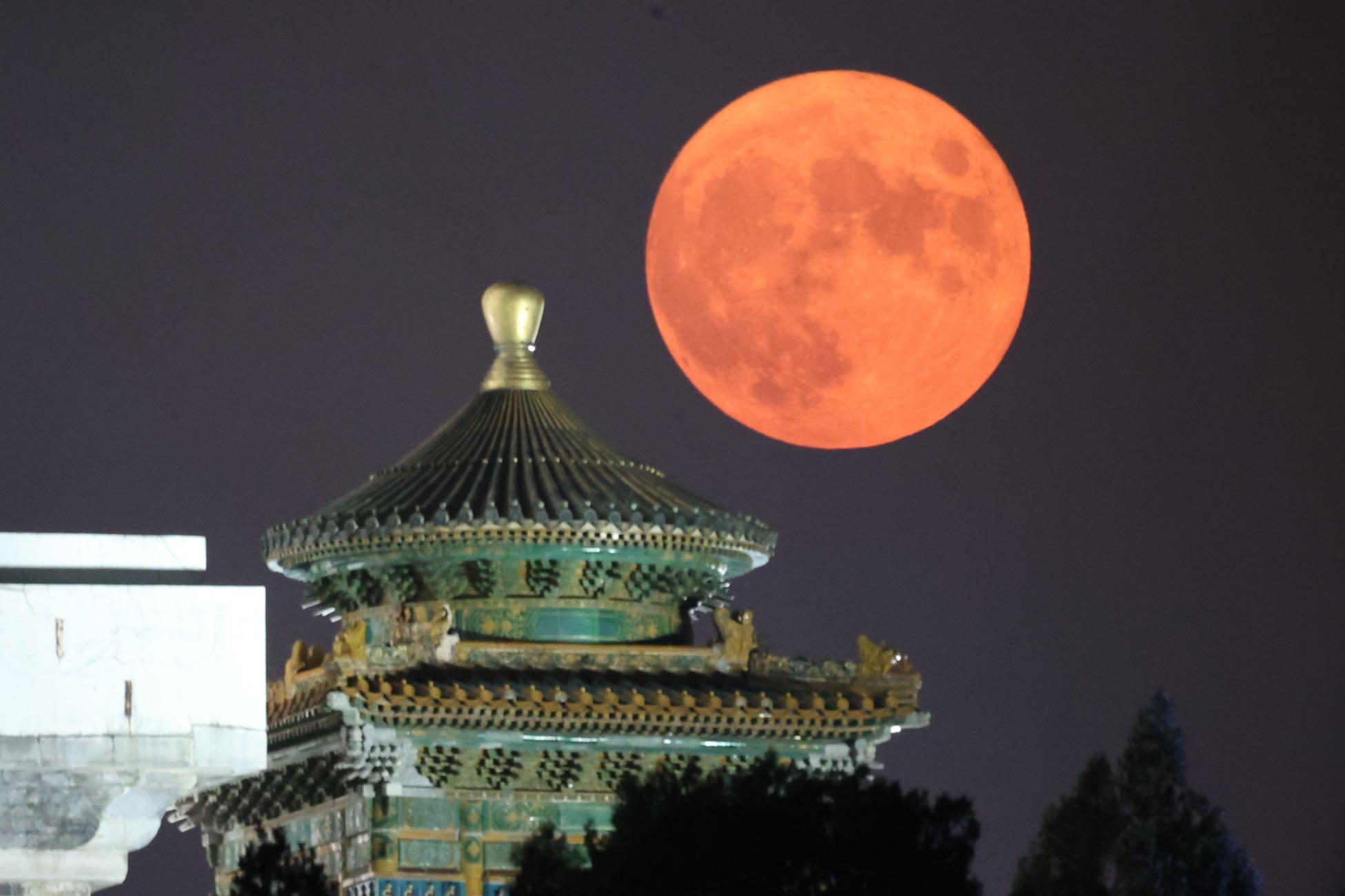 “海”上升明月!中秋夜,在北海公园看月亮爬上来,美图来了