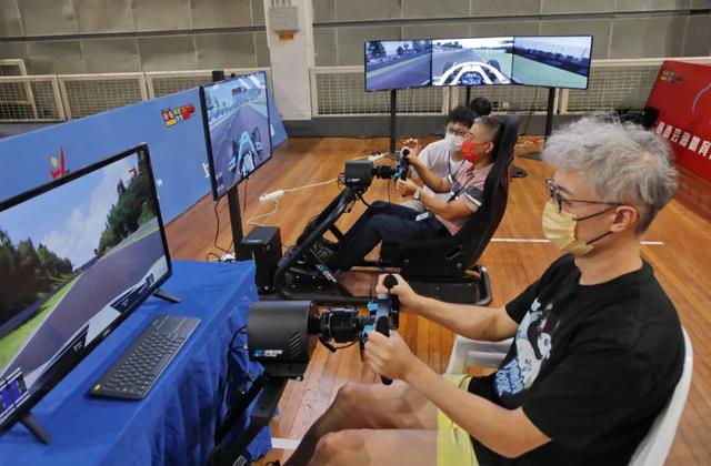 “虚拟自行车”“无人机足球第八届上海科技体育嘉年华在金山启动