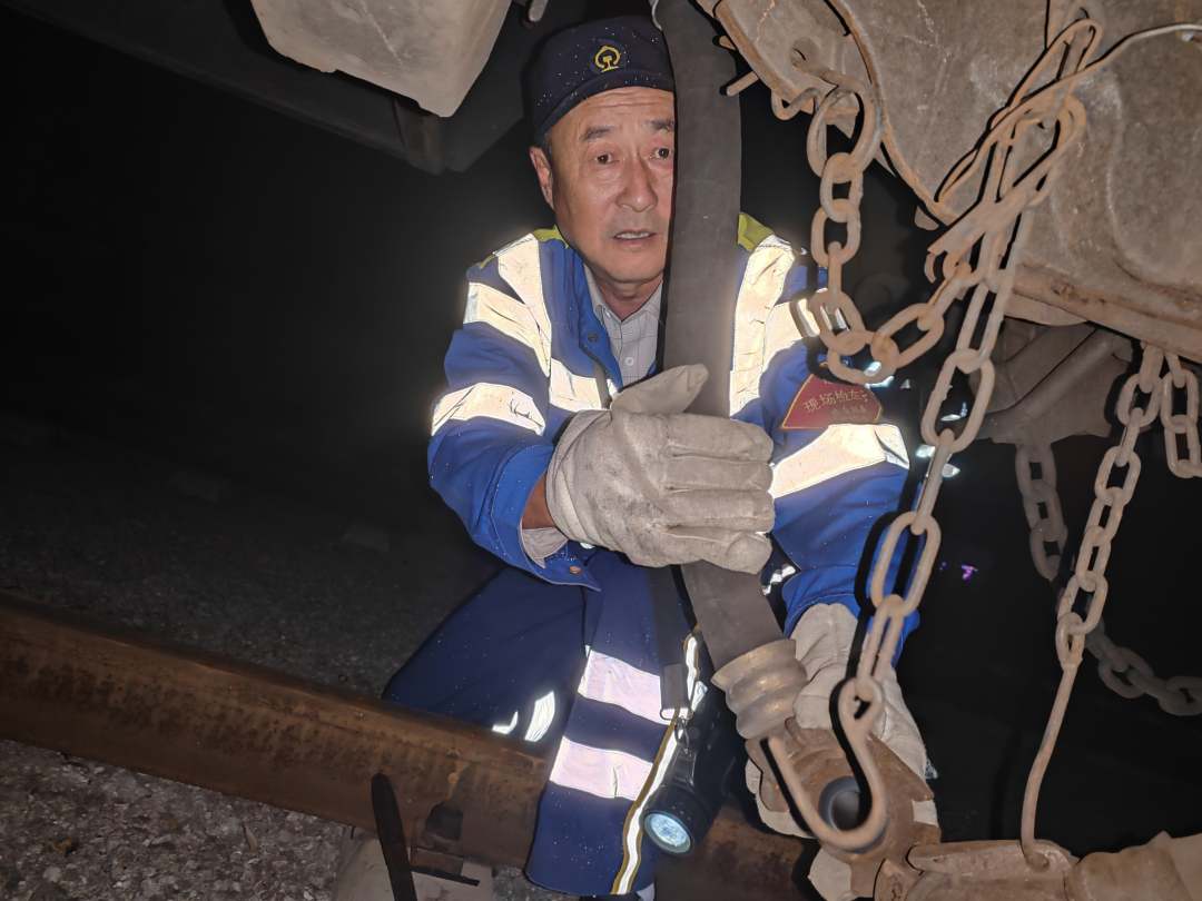 “车辆医生”中秋夜“巡诊”忙(图3)