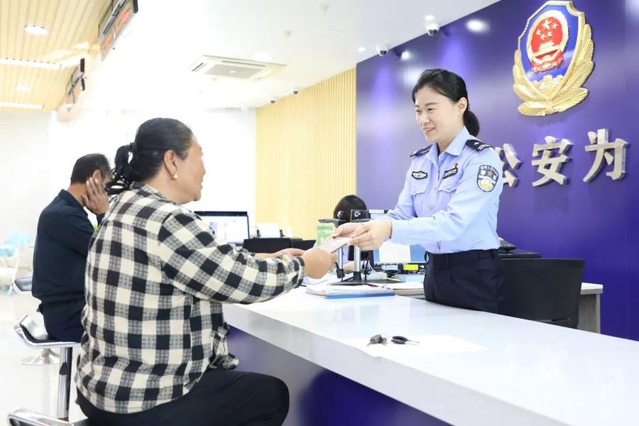 毕淑珍：十余载坚守三尺服务台 一腔热爱“辅”出最美“警”色(图10)