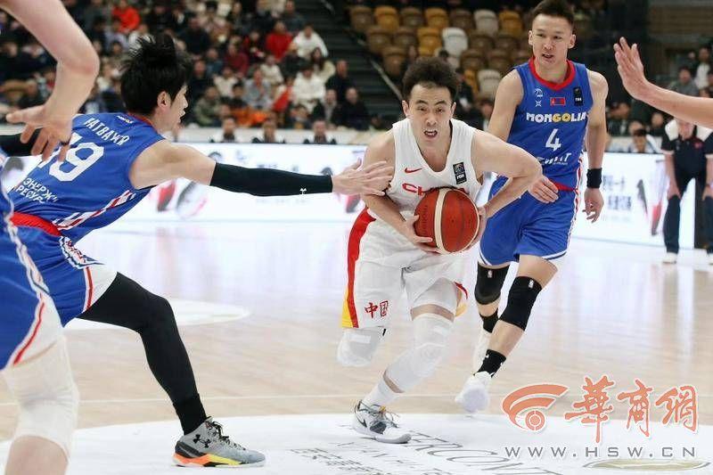 男篮亚洲杯预选赛在西安举行 中国男篮31分大胜蒙古
