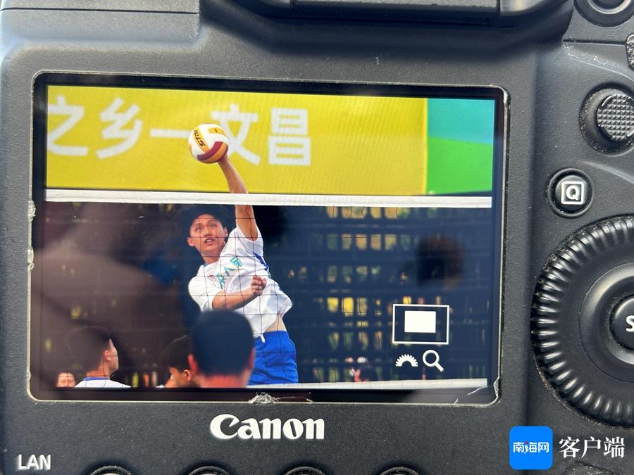 一起追qiu到文昌｜上海球迷镜头下的海南“村VA”：球员拼搏、观众热情高涨(图6)