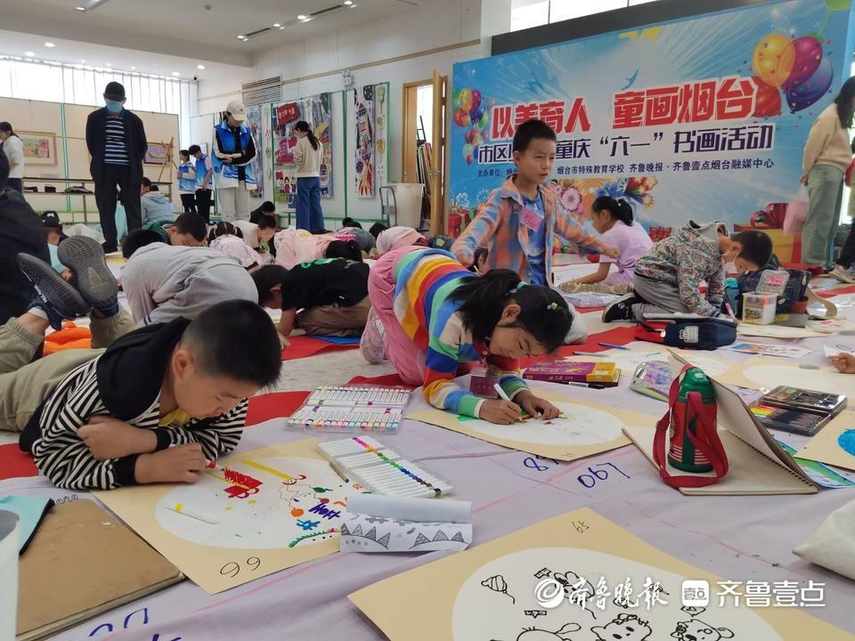 近300名儿童执笔绘山海！烟台市举办庆“六一”少儿书画活动(图2)