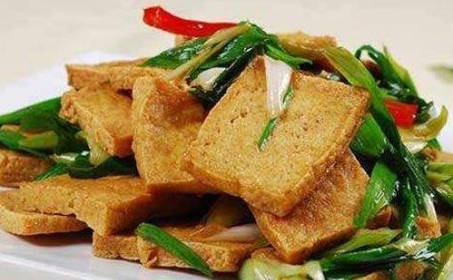 大豆腐炒蒜苗图片