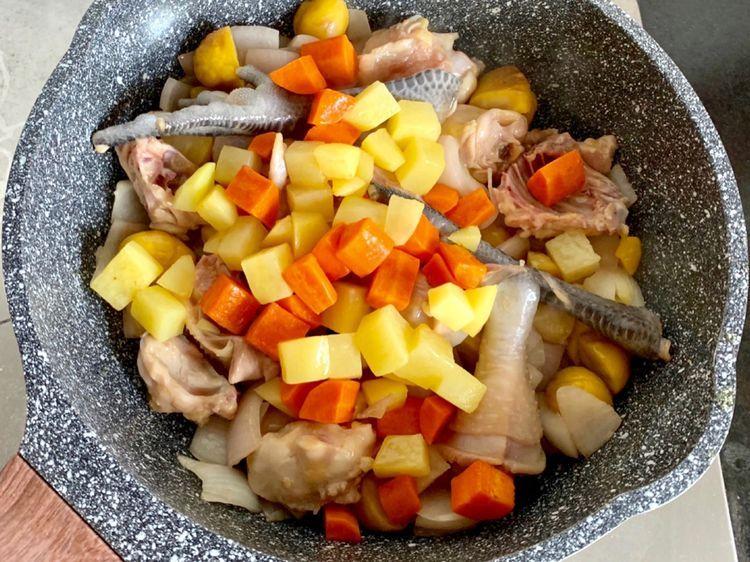 土豆,栗子,胡萝卜洋葱咖喱鸡的做法