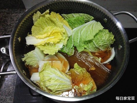 白菜豆腐粉絲湯,家常調味不多,簡簡單單就已經很鮮美了_膳食養生頻道