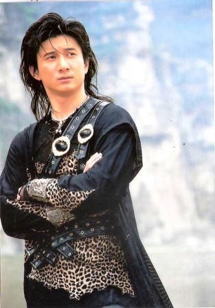萧十一郎是由吴奇隆饰演,当初以小虎队出道的吴奇隆,在服完兵役后演艺