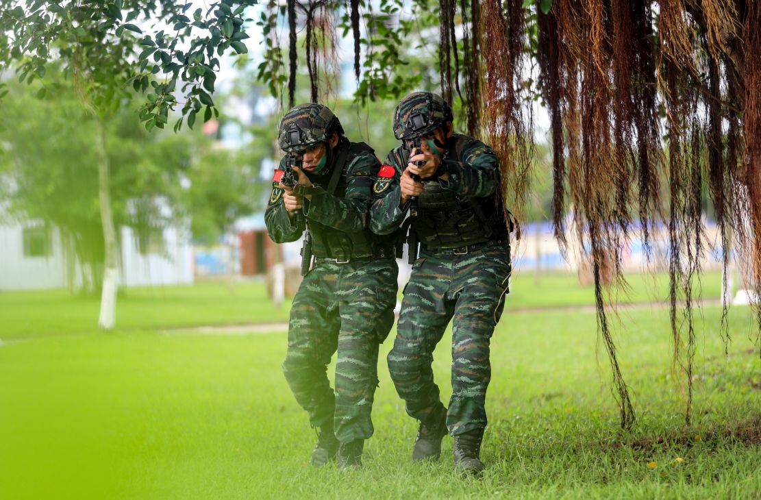 武警广西总队钦州支队掀起夏季实战化训练热潮