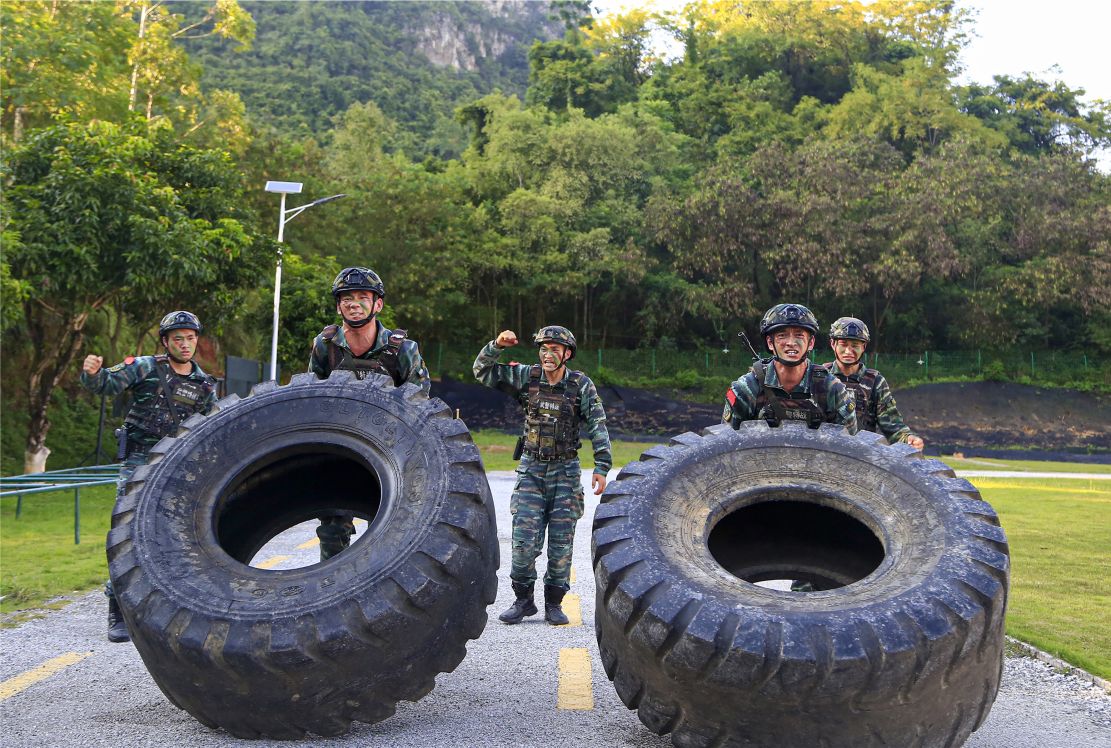 廣西河池武警特戰夏練三伏磨礪頑強戰鬥意志