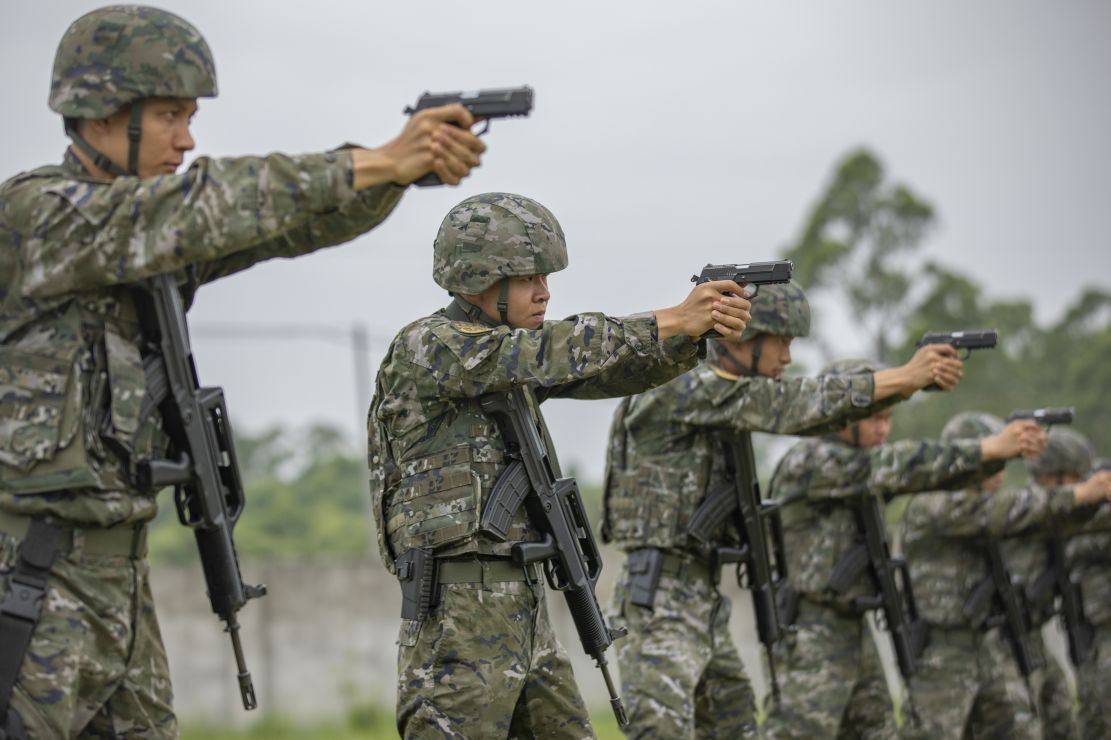 部队实弹射击图片