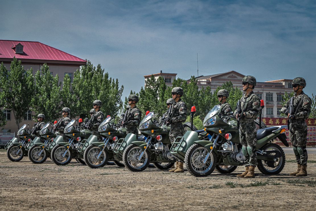 武警机动师侦察兵图片