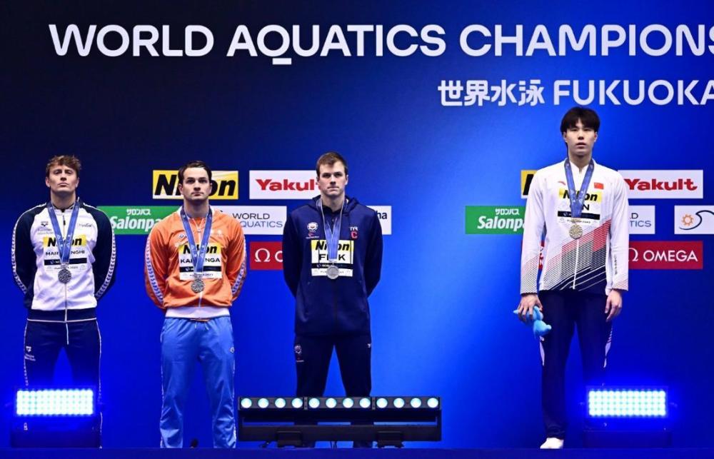 中國游泳隊5分鐘2金，覃海洋破亞洲紀錄奪冠