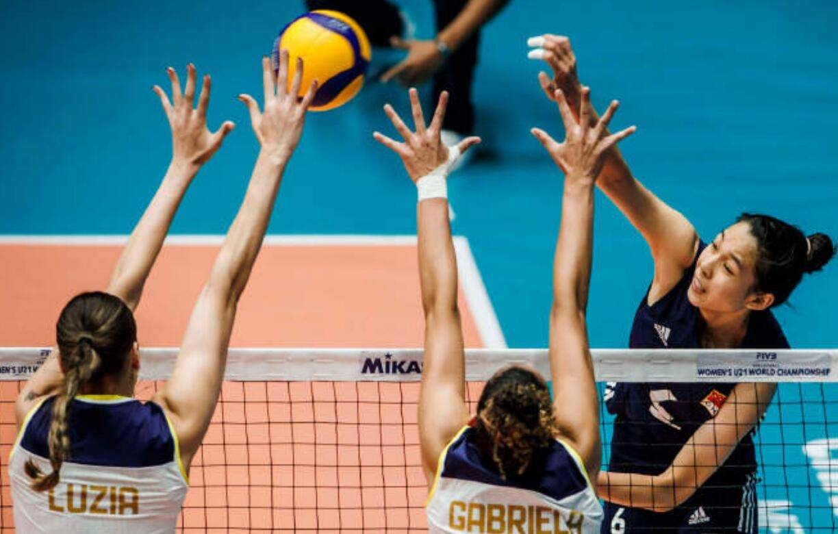 中国女排3-2巴西进世青赛决赛，时隔6年再冲冠