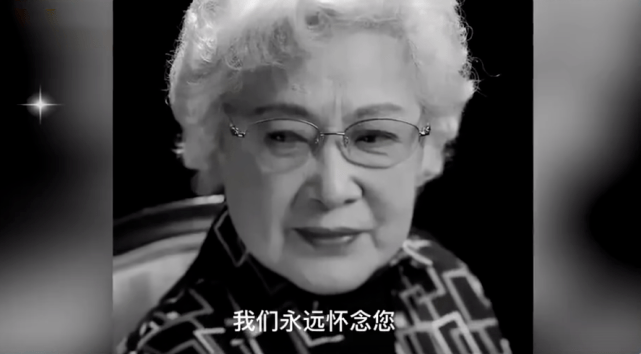 众星追忆秦怡：胡歌不会辜负秦怡期望，曹可凡偷露去世前好多人已不记得