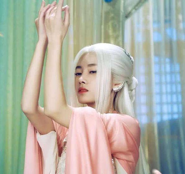 白发造型最美的女星，鞠婧祎最美，范冰冰最漂亮，而她堪称经典！