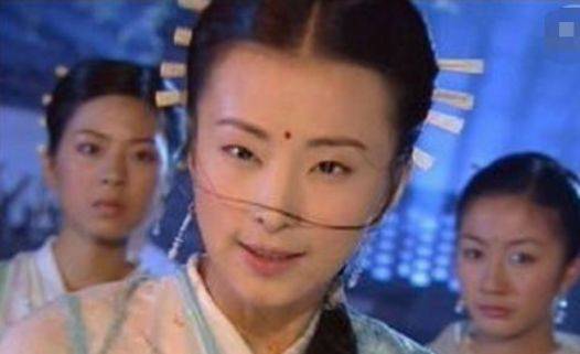 她从空姐转型演员，出道19年无绯闻，如今40岁美上天却仍单身