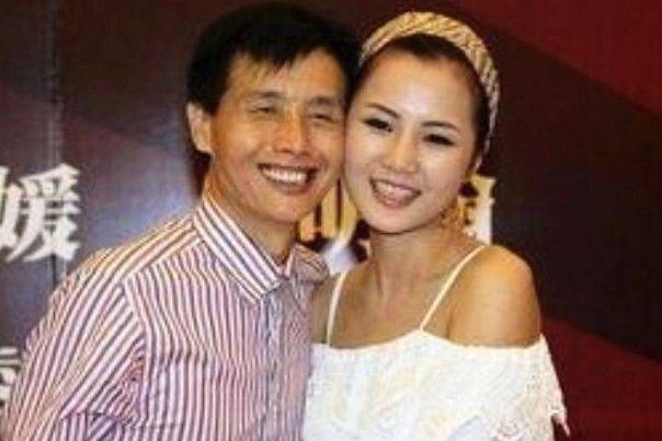 娱乐圈认“干女儿”的男星：前两对父女请深，第三个直接怀孕