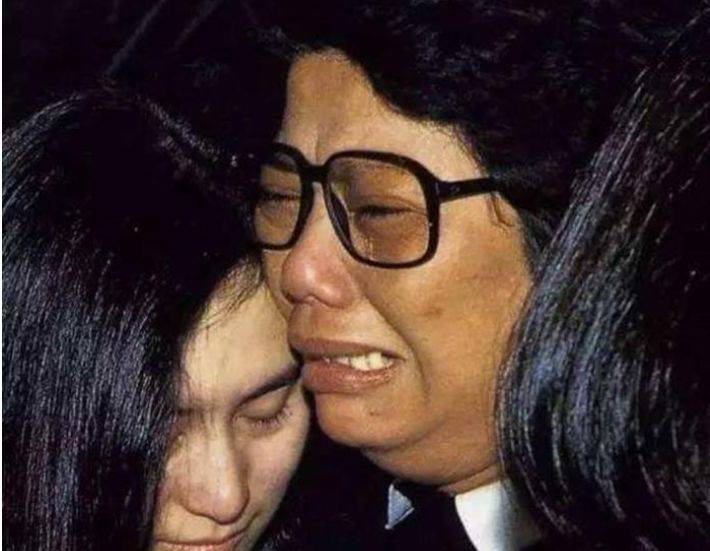 香港女首富何超琼身价300亿，一生独爱陈百强，如今60为爱不婚