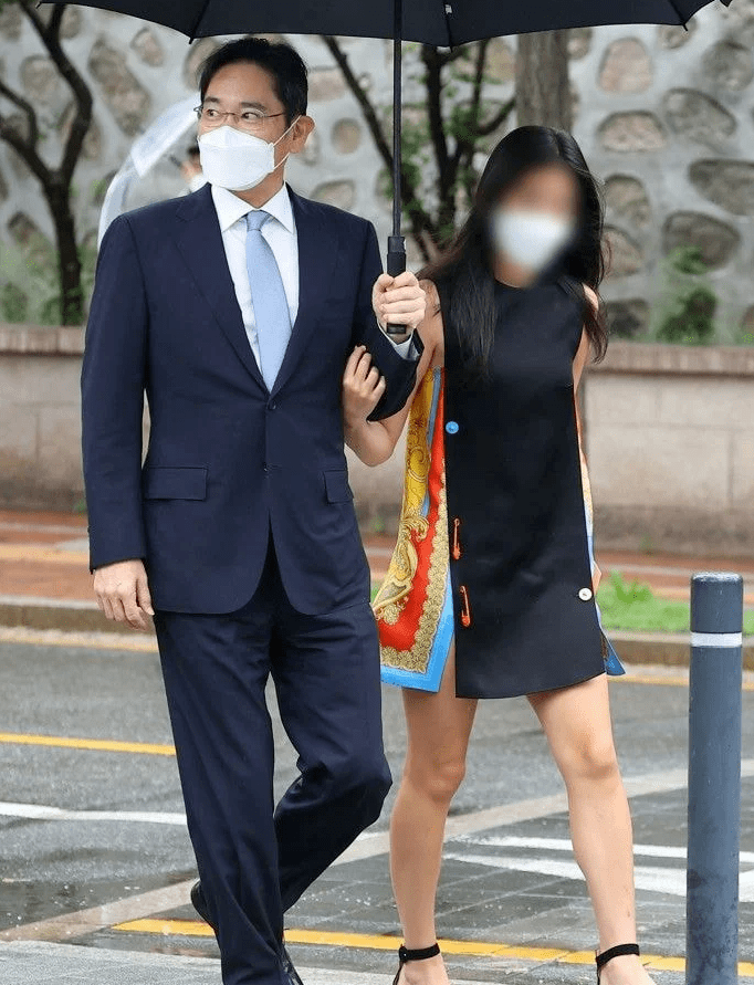 韩国第二财阀长女结婚，三星最小继承人到场，穿万元短裙引热议