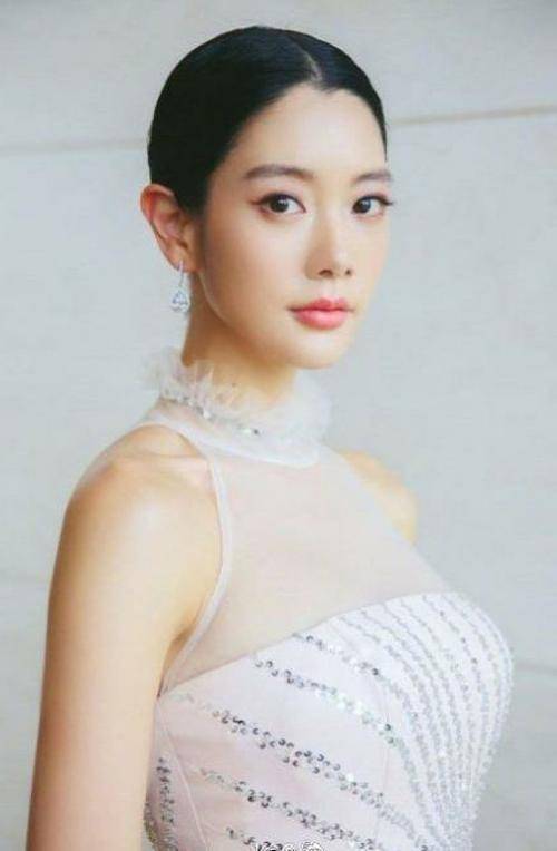 “韩国第一美”李成敏，今公开表白中国演员