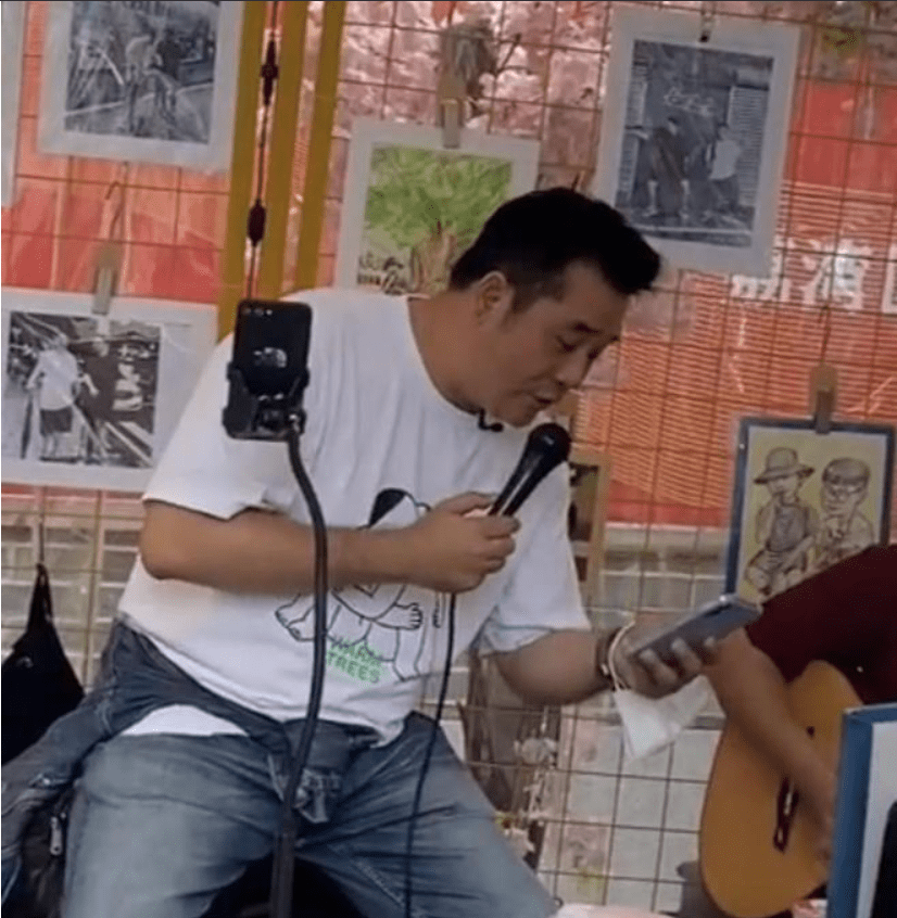 53岁著名港星在广州街头唱歌，态度亲和接地气，毫无明星架子