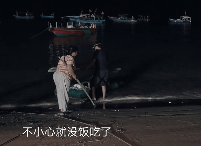 《向往6》浪费食物惹争议，糟蹋海鲜塞给导演解决，明星一口不吃