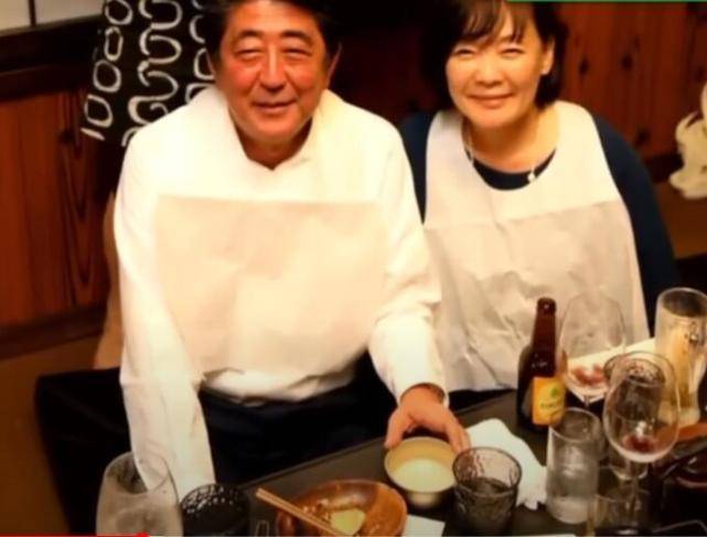 安倍昭惠公开老公出事前最后的合照！夫妻二人一起用餐成永久回忆