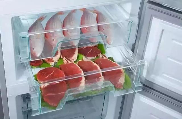 冻在冰箱里的肉,放多久就不能吃了?时间并不长,要告诉家人