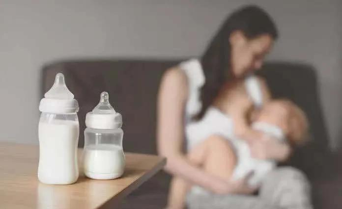 晒晒宝宝喝母乳的照片图片