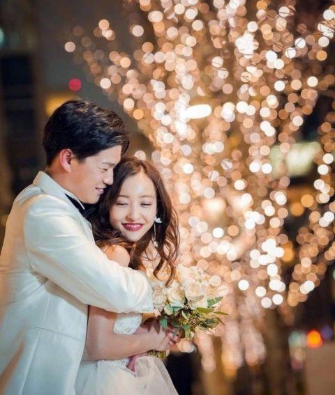 板野友美曬結婚典禮美照純白婚紗手舉捧花幸福甜蜜 雪花新闻