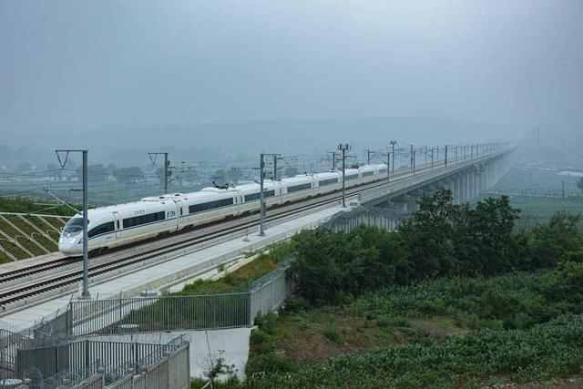 穿溶洞 越凍土 高冷 列車出發 雪花新闻