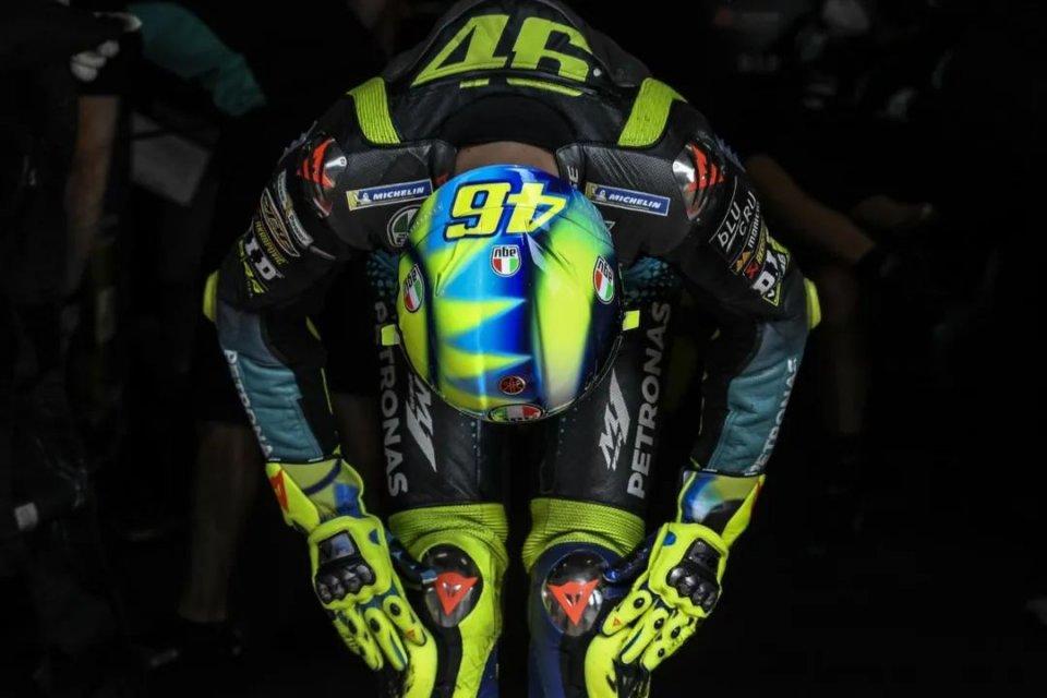 vr46罗西鞠躬原图图片