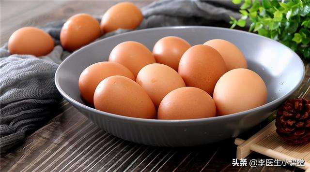 有专家称肠胃炎患者是可以食用鸡蛋的,不过在吃鸡蛋之前要看胃炎的