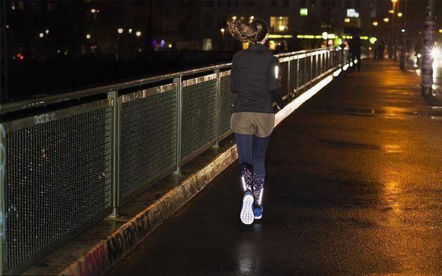 48岁男性朋友每晚夜跑5公里,后来他的身体有什么变化?
